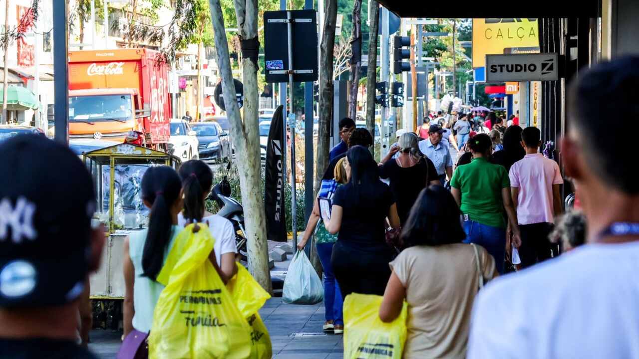 Supermercados, bancos e bares: confira o que abre e fecha no aniversário de Campo Grande