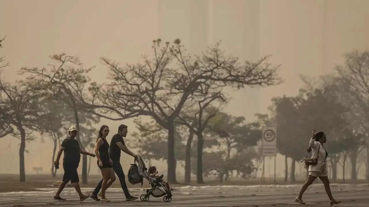 Governo orienta que população feche a casa diante de onda de fumaça