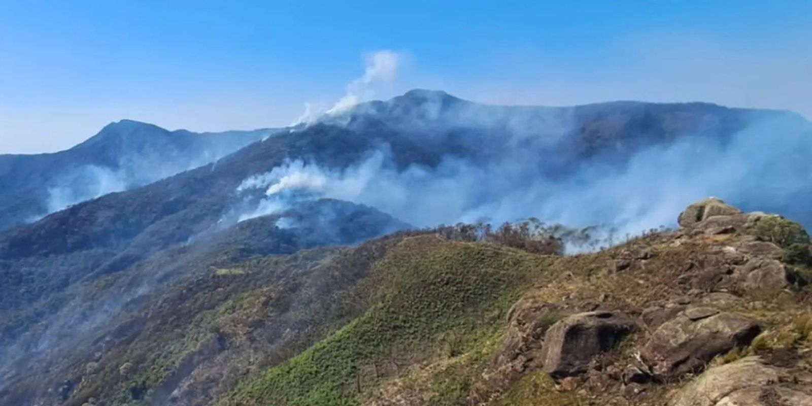 Serra dos Órgãos, no Rio, enfrenta incêndios há uma semana