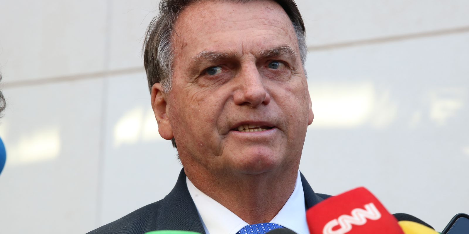 Indiciamento de Bolsonaro repercute entre políticos e autoridades