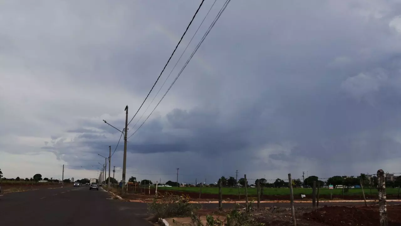 Cidade de MS registra 54 milímetros em um dia e semana será de clima ameno e chuva