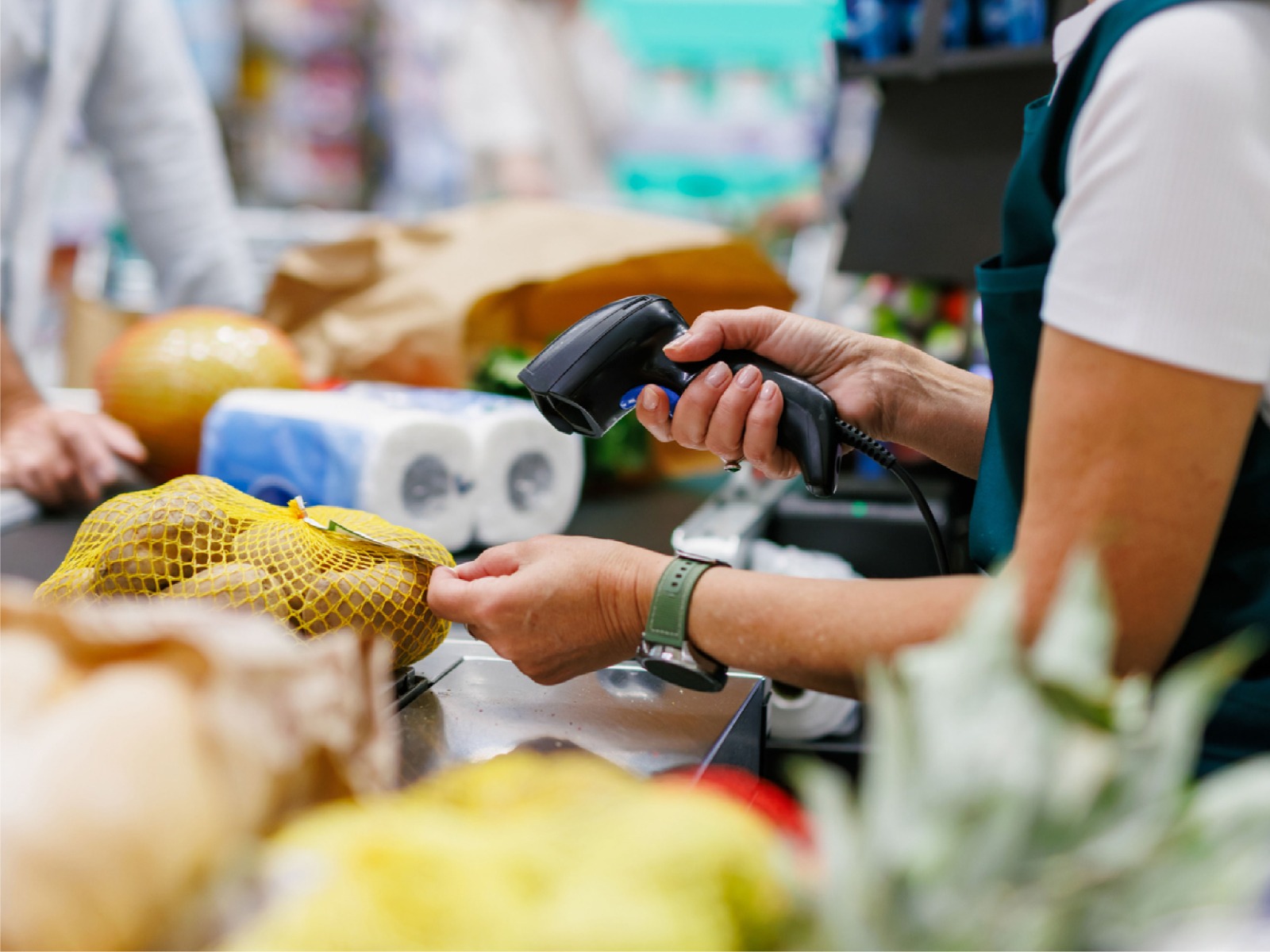 Supermercado é investigado por alterar preços e validade de produtos em Campo Grande