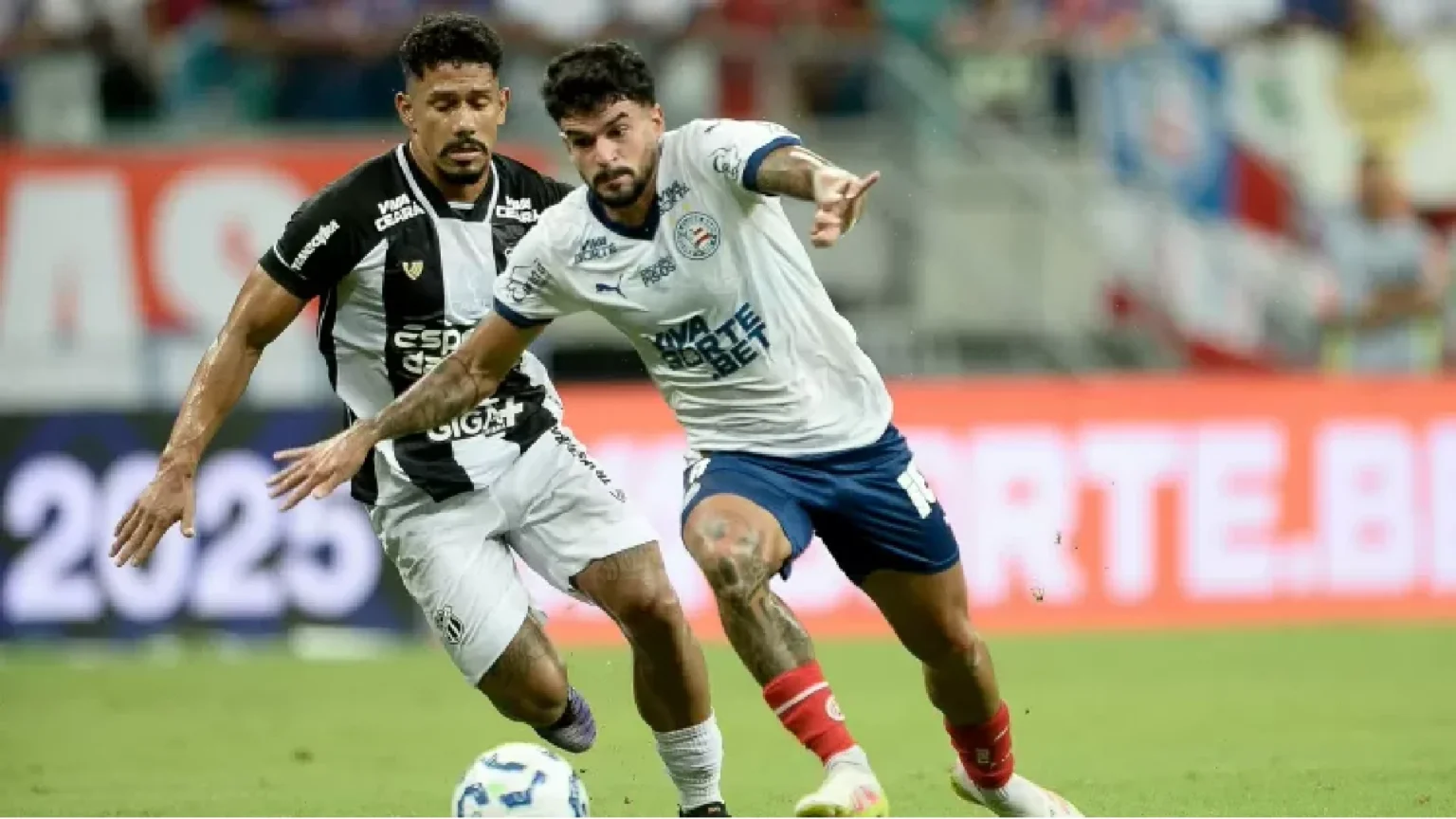Com gol de pênalti no último minuto, Bahia vence o Ceará pelo Brasileirão