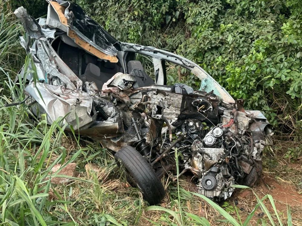 Mulher de 25 anos morre ao colidir com caminhão em rodovia de MS