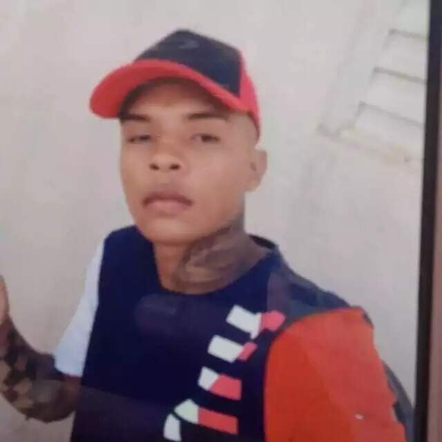 Homem que cortou vagina de namorada é solto em audiência