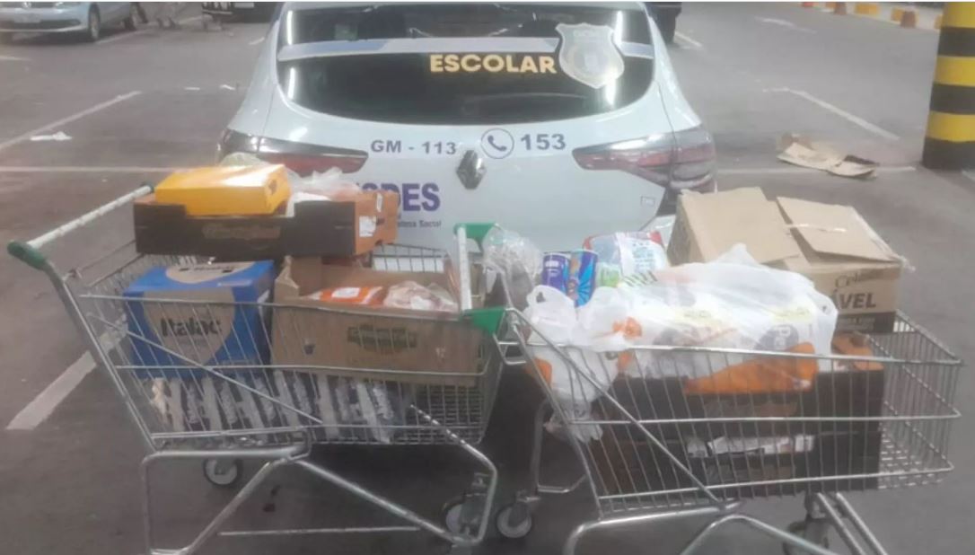 Dupla é presa ao pagar R$ 50 em uma compra de mais de R$ 1 mil em atacadista