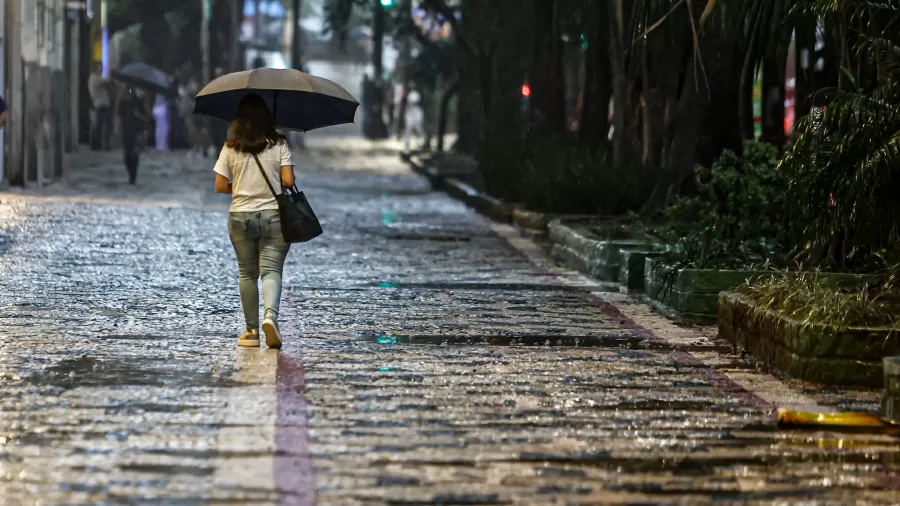 Chuva chega a Campo Grande e confirma previsão de instabilidade