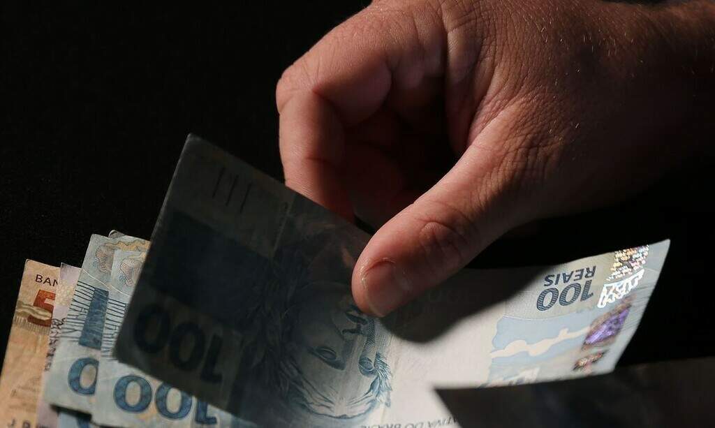 Brasileiros ainda podem sacar R$ 9 bilhões “esquecidos” em bancos