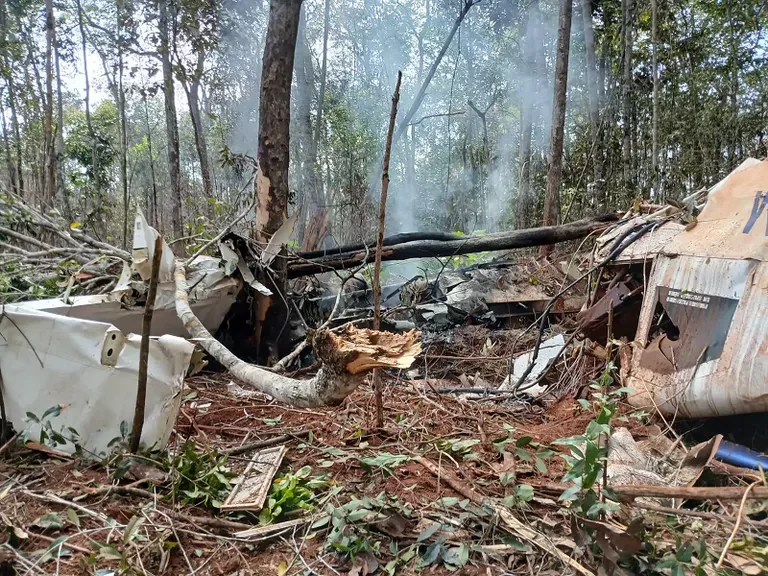Piloto de MS morre após queda de avião agrícola em fazenda de MT