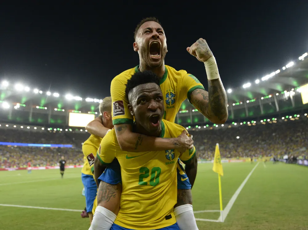 Ancelotti diz que 10 para Vini não é definitiva e projeta Neymar bem na Copa: “Tem tempo para isso”