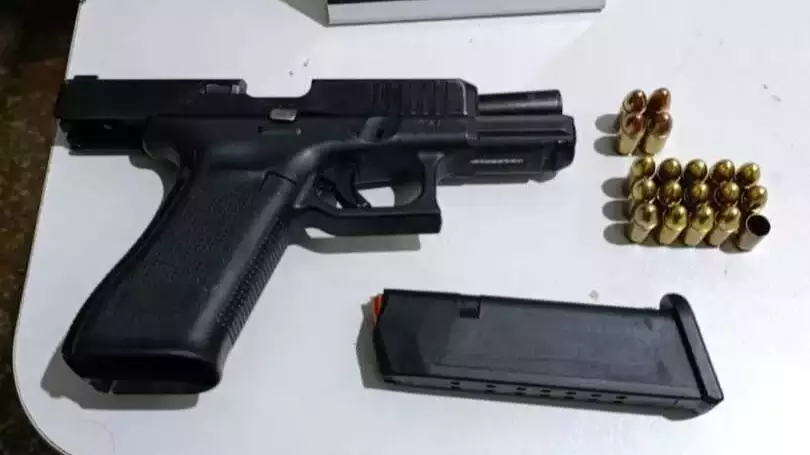 Pai achou que tiro era bombinha antes de ver esposa morta pelo filho de 2 anos