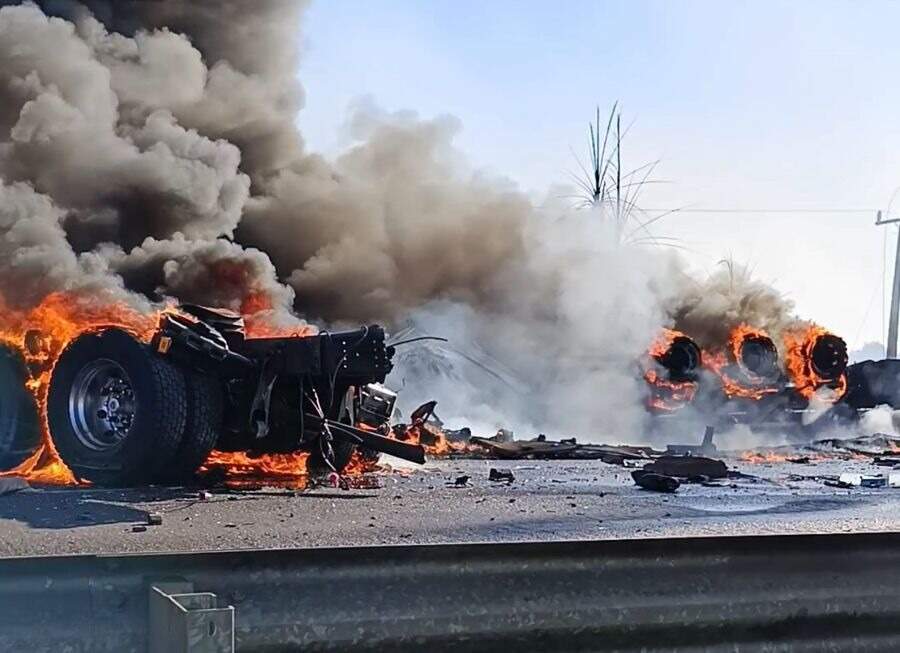 Trecho é liberado em pare e siga após acidente com 2 mortos carbonizados