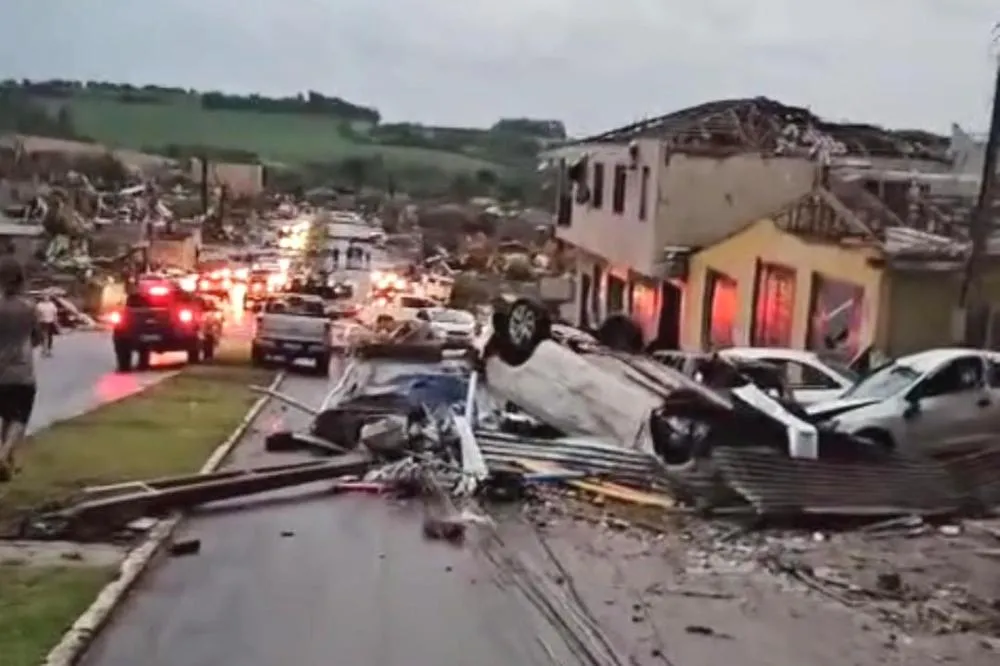 Tornado em Rio Bonito do Iguaçu deixou pelo menos cinco mortos, afirma Defesa Civil