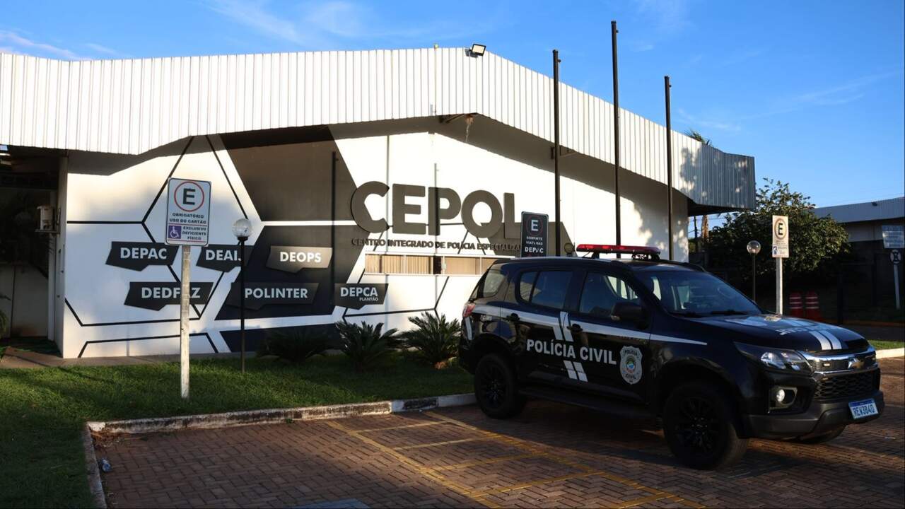 Jovem vai a antigo local de trabalho onde insulta funcionários e leva sova a golpes de barra de cano