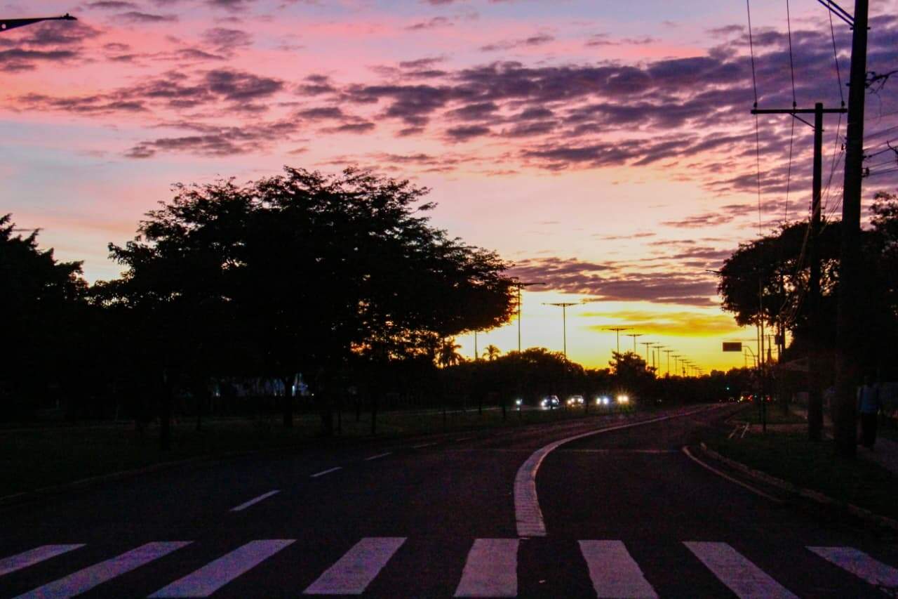 MS abre a semana com alerta de chuvas intensas e rajadas de vento