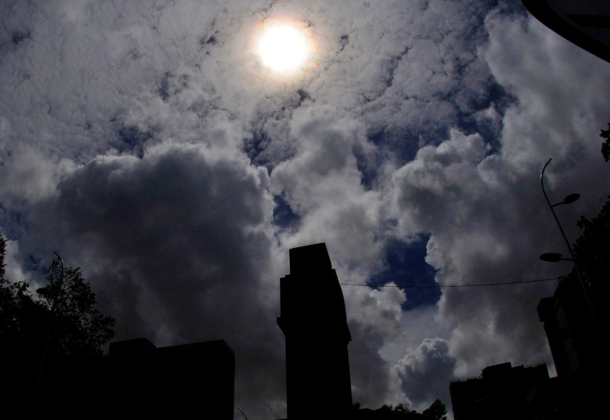 Semana deve ser de temperaturas amenas e chuva só volta no mês que vem