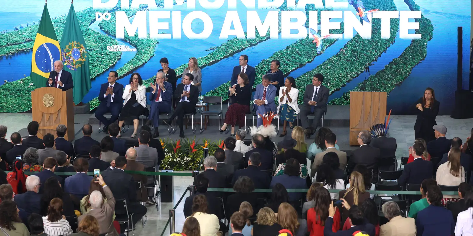 Lula assina medidas para fortalecer proteção ambiental no Brasil